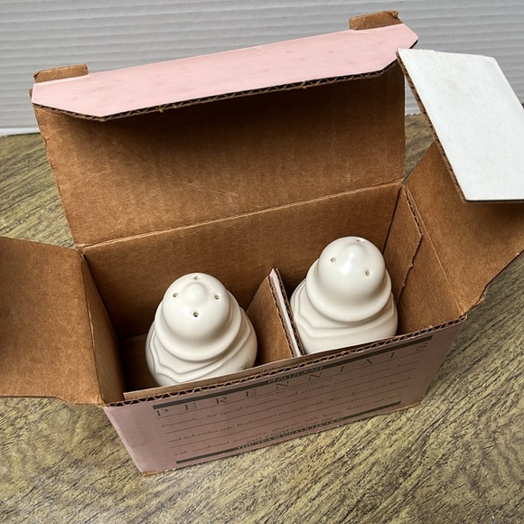 Pfaltzgraff Vintage 1985 Perennials The Tea Rose Collection Salt & Pepper Shaker - Picture 12 of 12